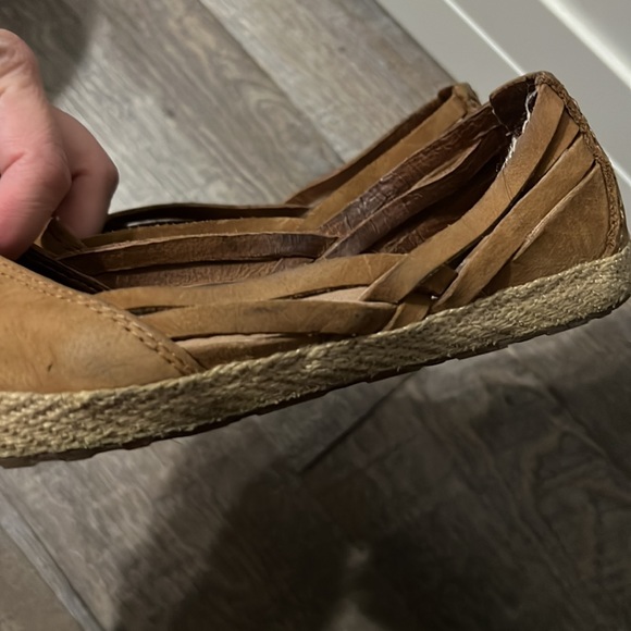 Ugg flats - Picture 2 of 4